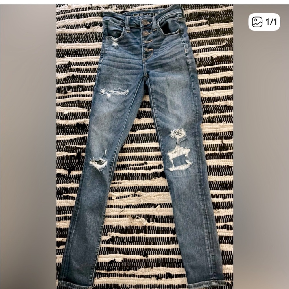 Bundle of 4: American Eagle size 00 jeans
Stylish Blue Distressed Women Jeans